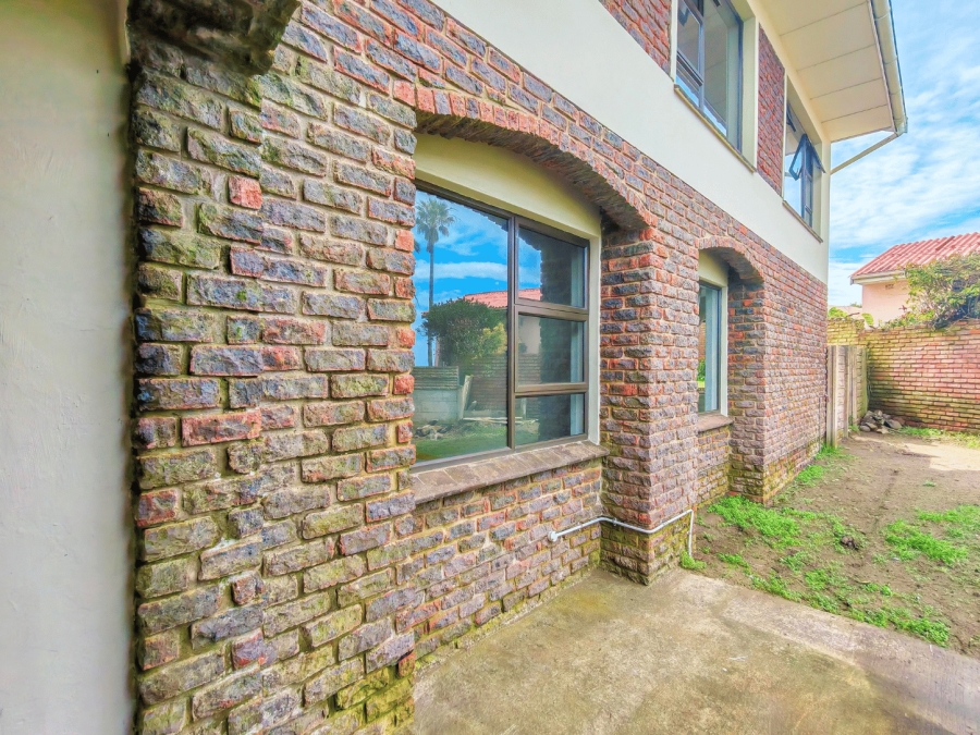 To Let 5 Bedroom Property for Rent in Gonubie Eastern Cape
